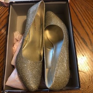 Bandolino Glitter Shoes! Get your sparkle on ✨